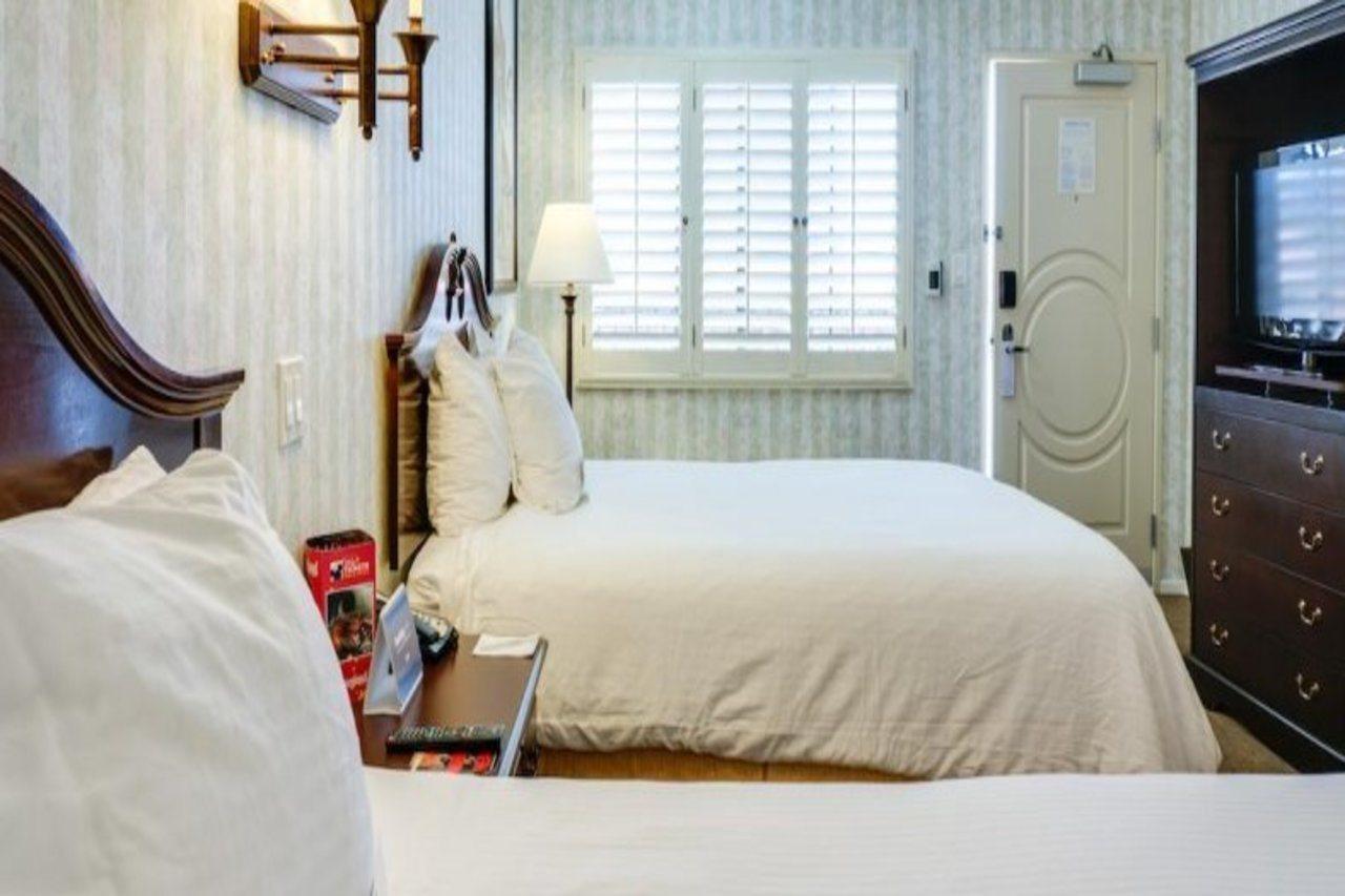 Carousel Inn And Suites أنهايم المظهر الخارجي الصورة