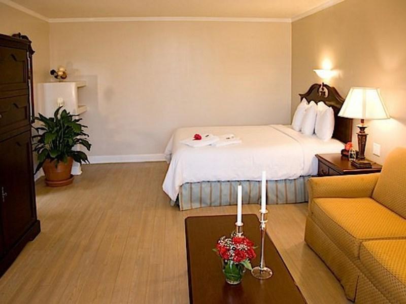 Carousel Inn And Suites أنهايم المظهر الخارجي الصورة