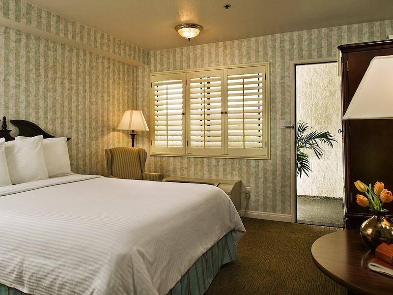 Carousel Inn And Suites أنهايم الغرفة الصورة