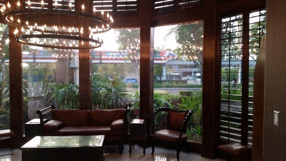 Carousel Inn And Suites أنهايم المظهر الخارجي الصورة