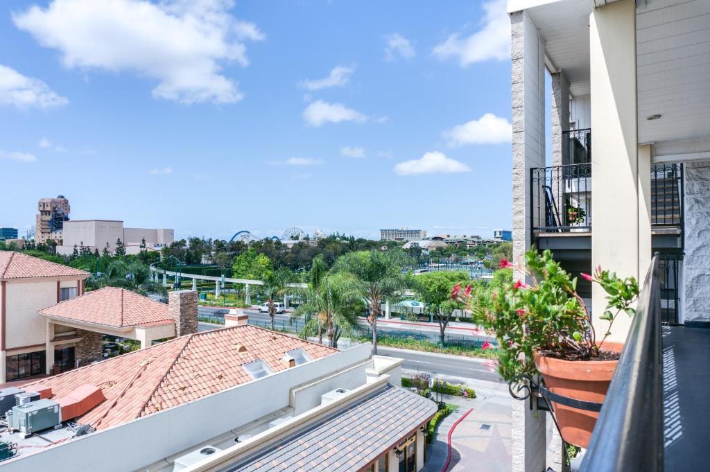 Carousel Inn And Suites أنهايم المظهر الخارجي الصورة
