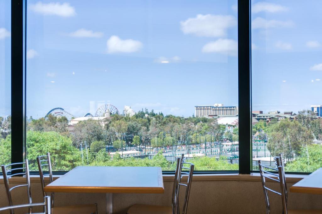 Carousel Inn And Suites أنهايم المظهر الخارجي الصورة