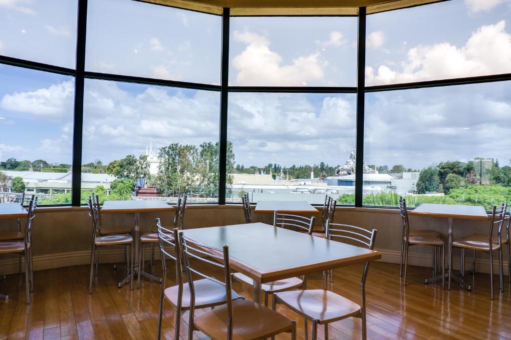 Carousel Inn And Suites أنهايم المظهر الخارجي الصورة