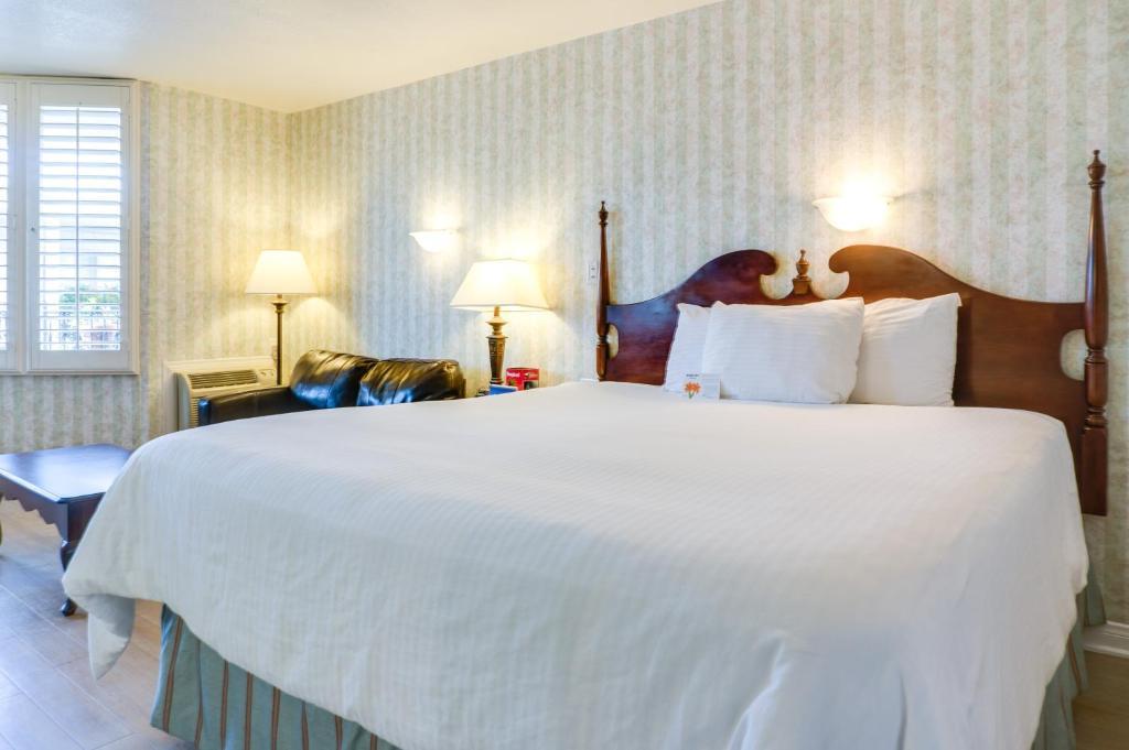 Carousel Inn And Suites أنهايم المظهر الخارجي الصورة