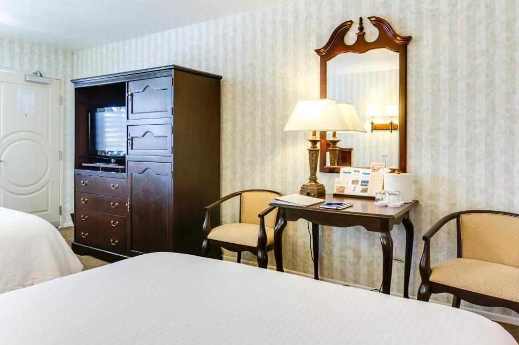 Carousel Inn And Suites أنهايم المظهر الخارجي الصورة