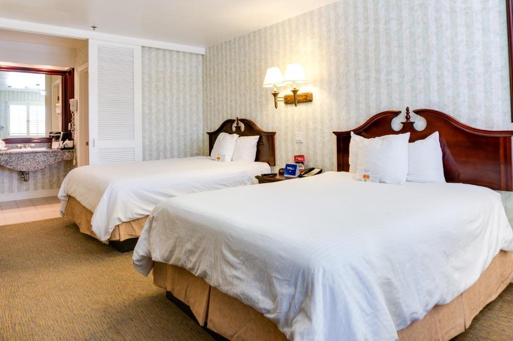 Carousel Inn And Suites أنهايم المظهر الخارجي الصورة